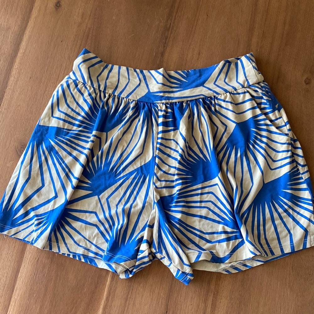 Dressy flowy shorts with pockets by Fighting eel